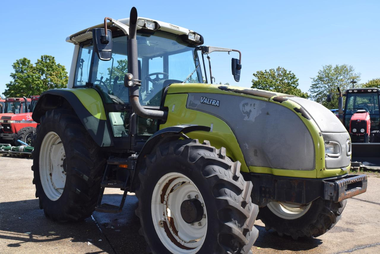 Valtra T120 - Traktor: obrázek 1 Valtra T120 - Traktor: obrázek 1