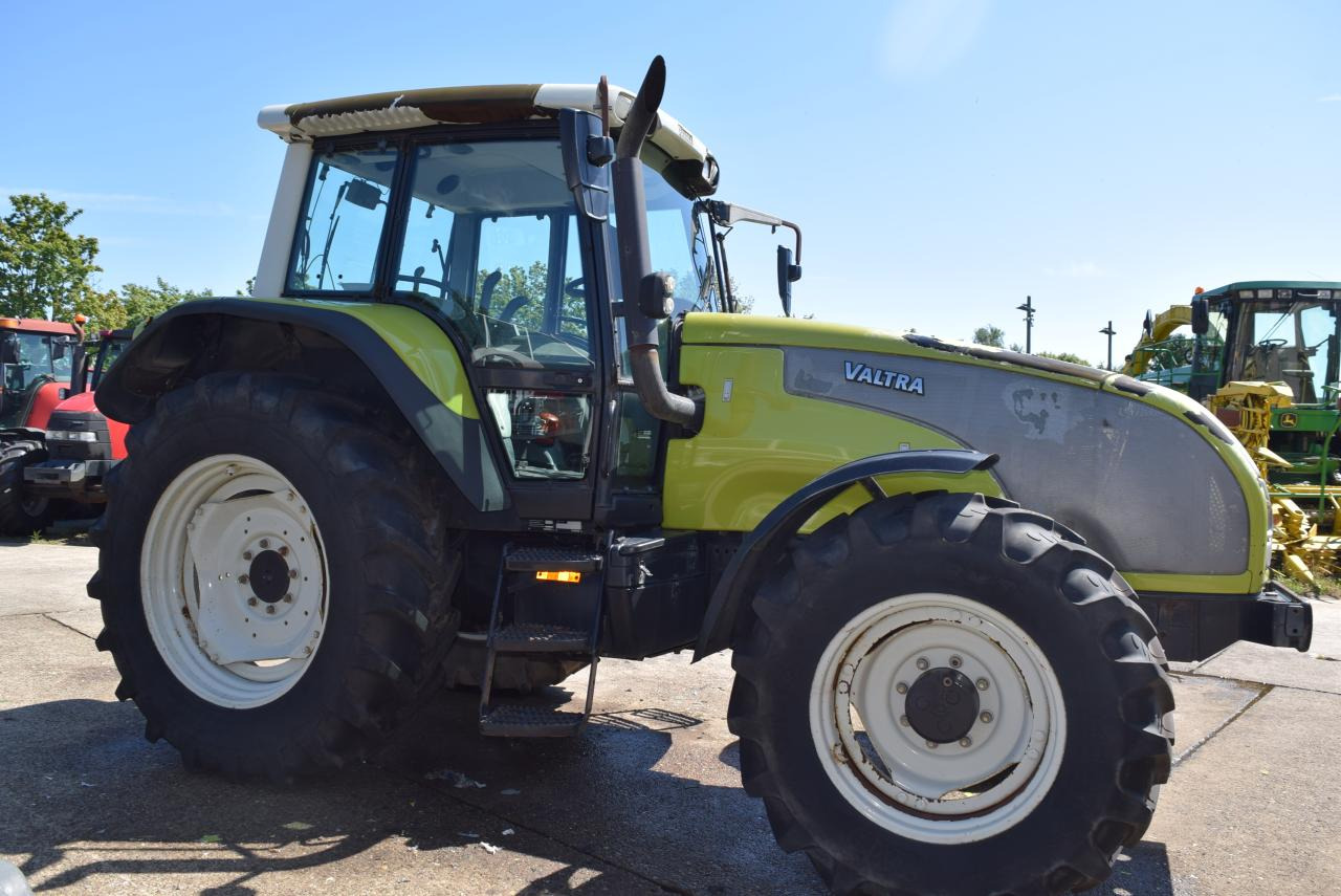 Valtra T120 - Traktor: obrázek 2 Valtra T120 - Traktor: obrázek 2