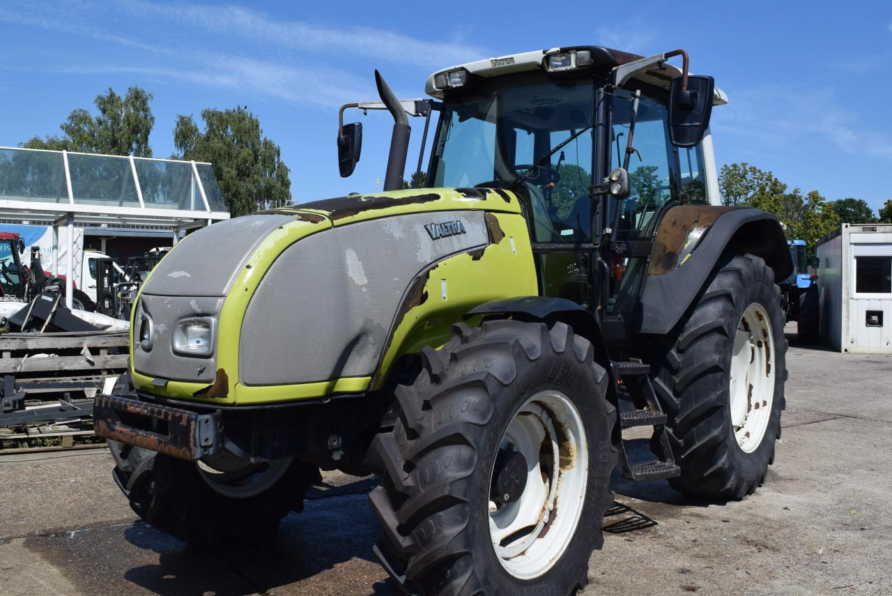 Valtra T120 - Traktor: obrázek 4 Valtra T120 - Traktor: obrázek 4