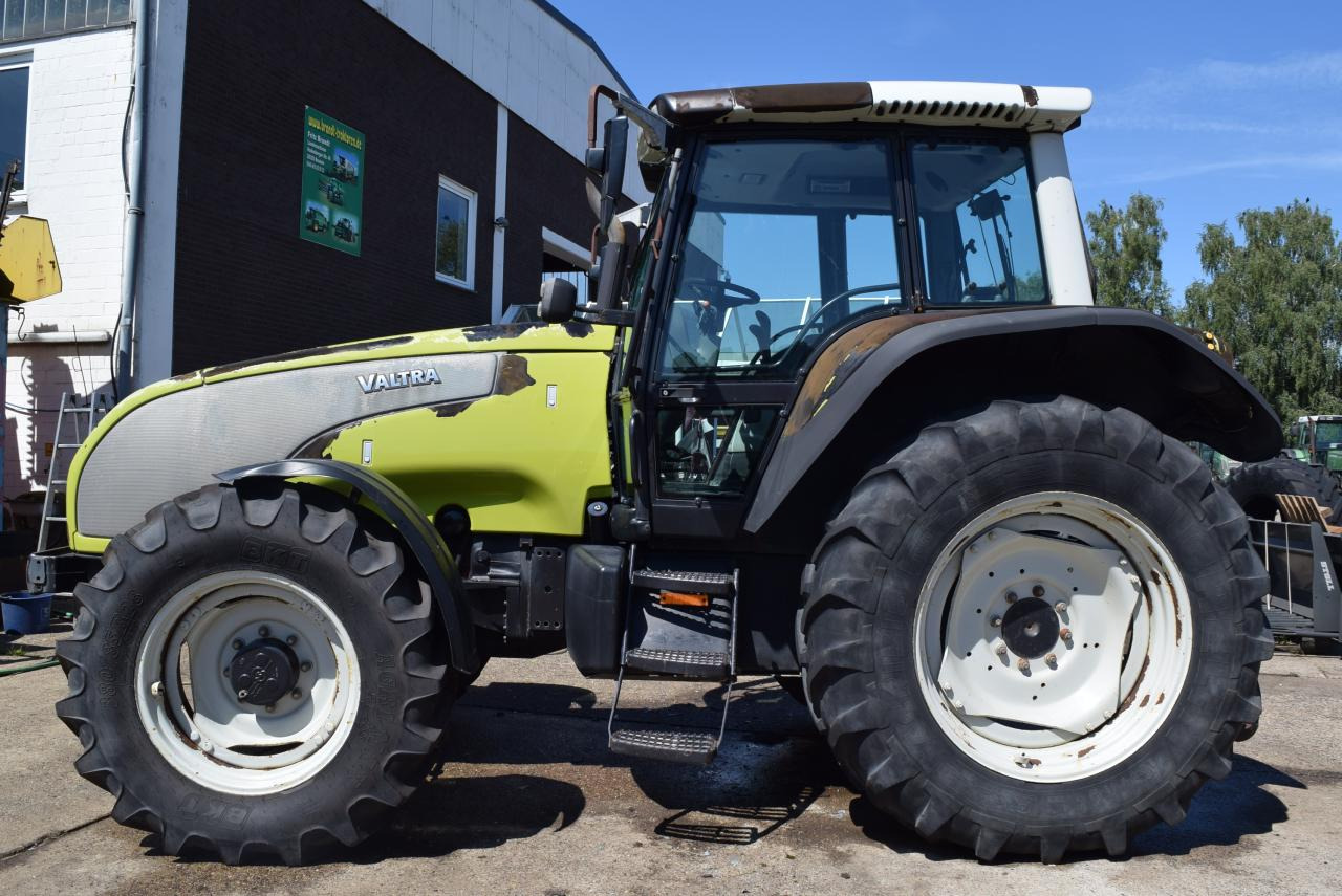 Valtra T120 - Traktor: obrázek 2 Valtra T120 - Traktor: obrázek 2