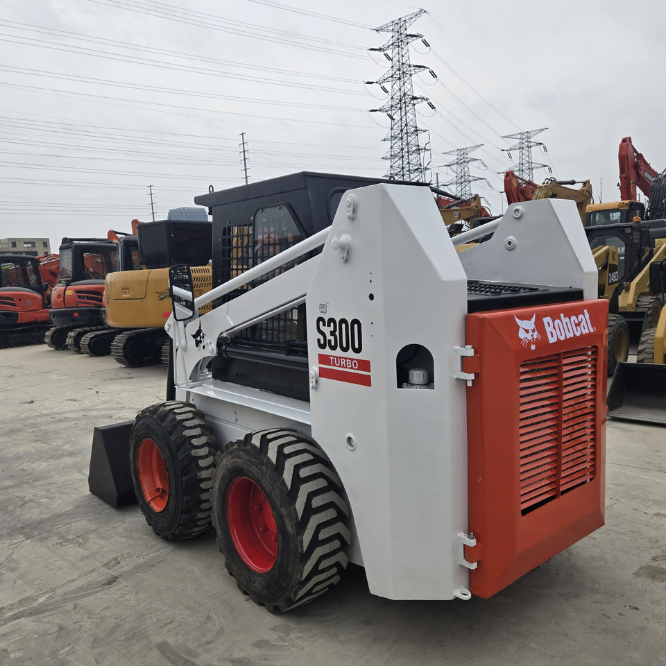 BOBCAT S300 - Smykový nakladač: obrázek 2 BOBCAT S300 - Smykový nakladač: obrázek 2