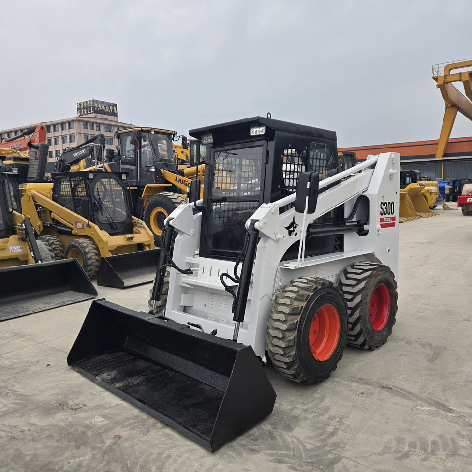BOBCAT S300 - Smykový nakladač: obrázek 3 BOBCAT S300 - Smykový nakladač: obrázek 3