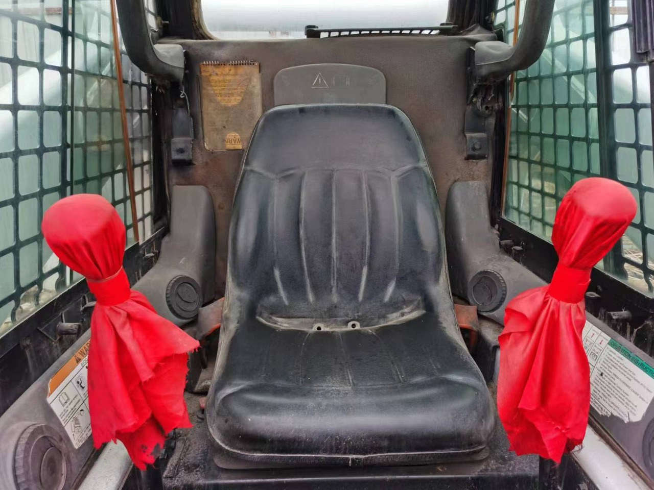 Smykový nakladač Bobcat S300: obrázek 7 Smykový nakladač Bobcat S300: obrázek 7