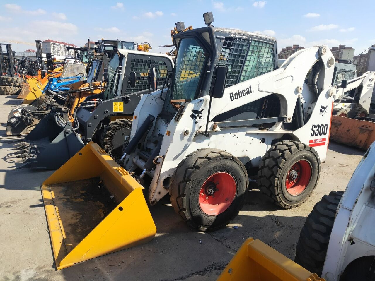 Bobcat S300 - Smykový nakladač: obrázek 1 Bobcat S300 - Smykový nakladač: obrázek 1