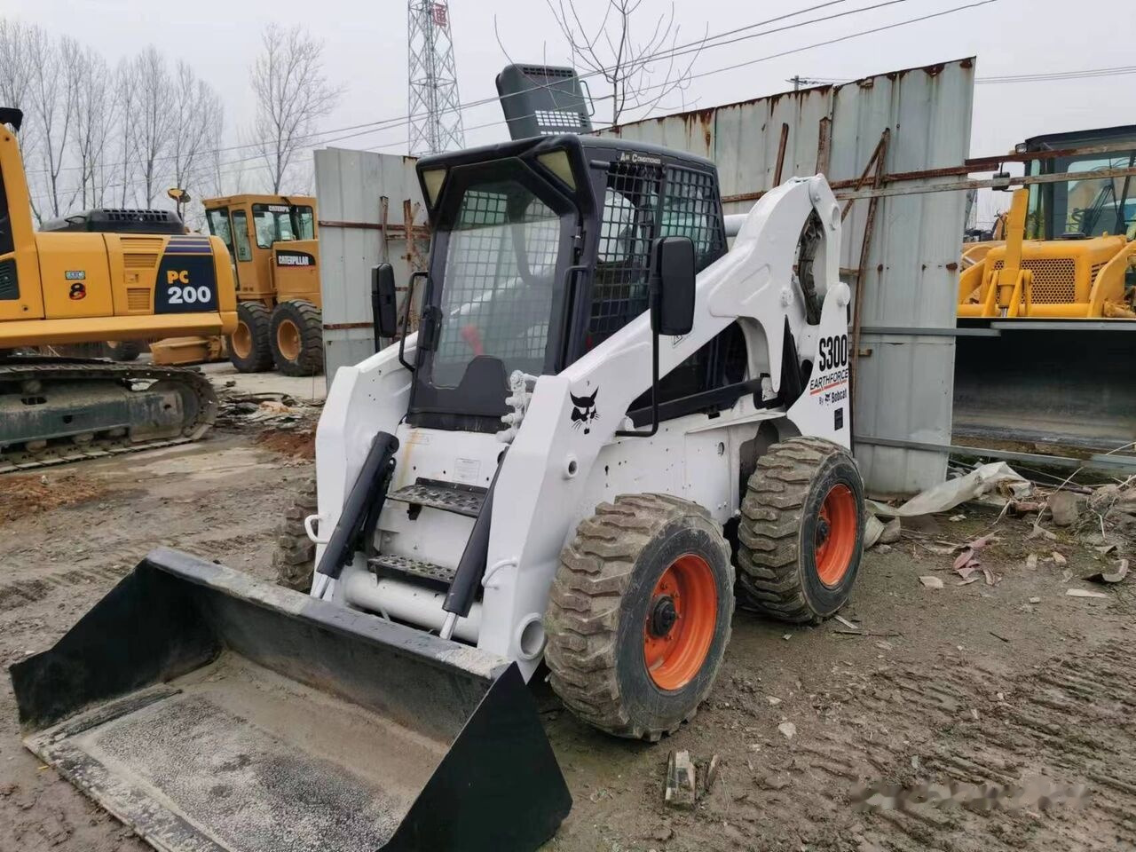Bobcat S300 - Smykový nakladač: obrázek 2 Bobcat S300 - Smykový nakladač: obrázek 2