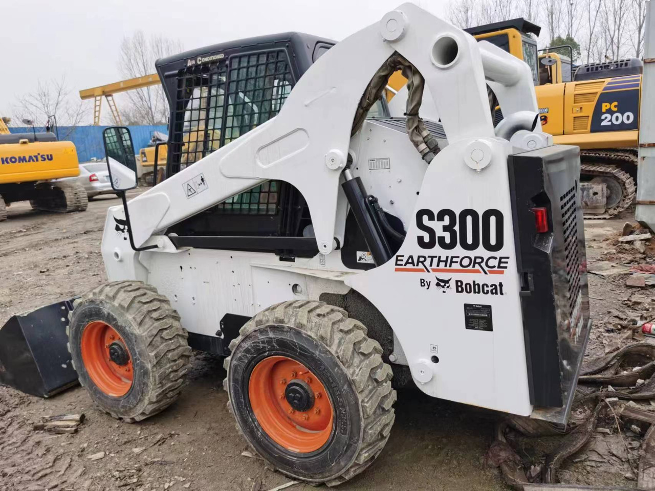 Bobcat S300 - Smykový nakladač: obrázek 4 Bobcat S300 - Smykový nakladač: obrázek 4