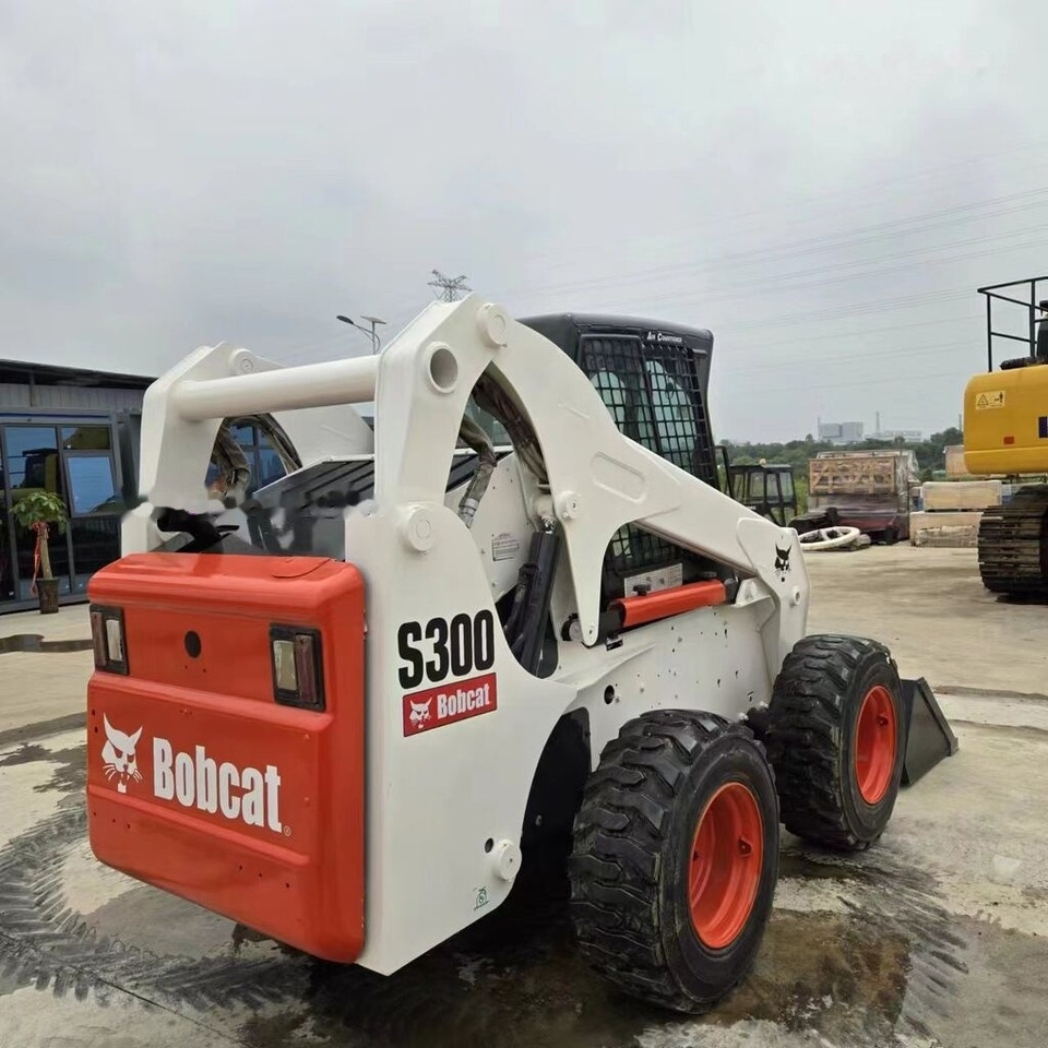 Bobcat S300 - Smykový nakladač: obrázek 3 Bobcat S300 - Smykový nakladač: obrázek 3