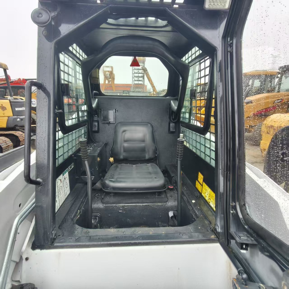 Smykový nakladač Bobcat S300: obrázek 6