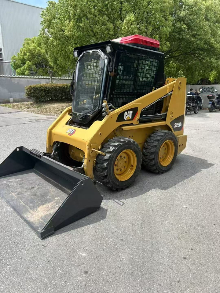 CAT 226B3 - Smykový nakladač: obrázek 4 CAT 226B3 - Smykový nakladač: obrázek 4