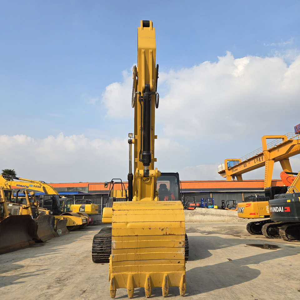 Pásové rýpadlo CAT 330GC: obrázek 9