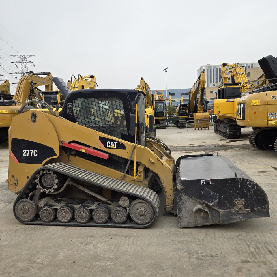 CATERPILLAR 277C - Smykový nakladač: obrázek 1 CATERPILLAR 277C - Smykový nakladač: obrázek 1