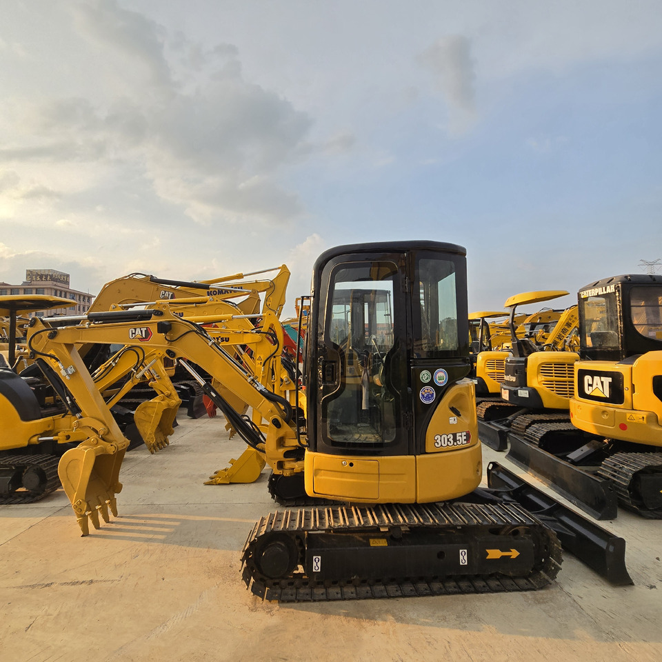 CATERPILLAR 303.5E2 - Mini rýpadlo: obrázek 1 CATERPILLAR 303.5E2 - Mini rýpadlo: obrázek 1
