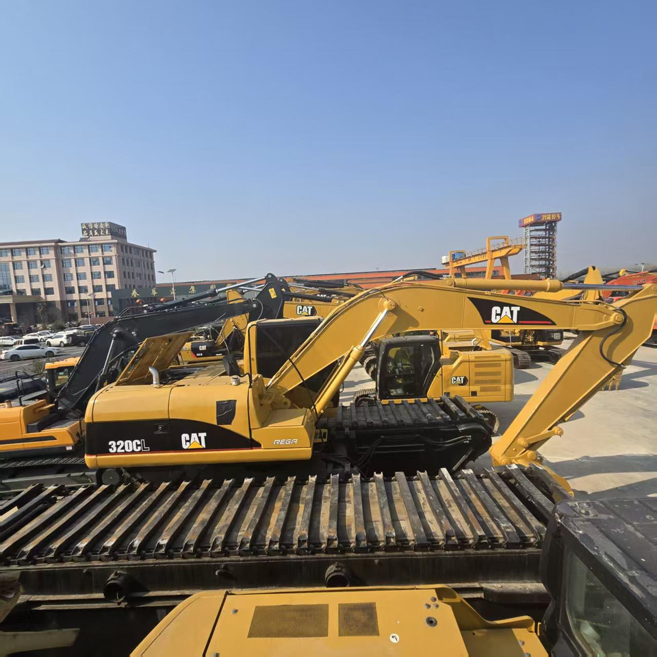 CATERPILLAR 320C - Plovoucí bagr: obrázek 4 CATERPILLAR 320C - Plovoucí bagr: obrázek 4