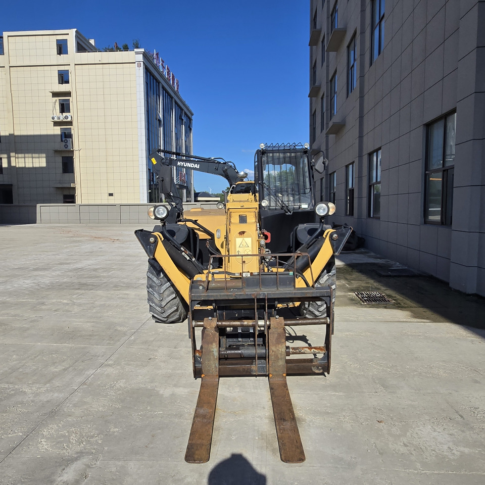 CATERPILLAR TH414 - Teleskopická plošina: obrázek 4 CATERPILLAR TH414 - Teleskopická plošina: obrázek 4