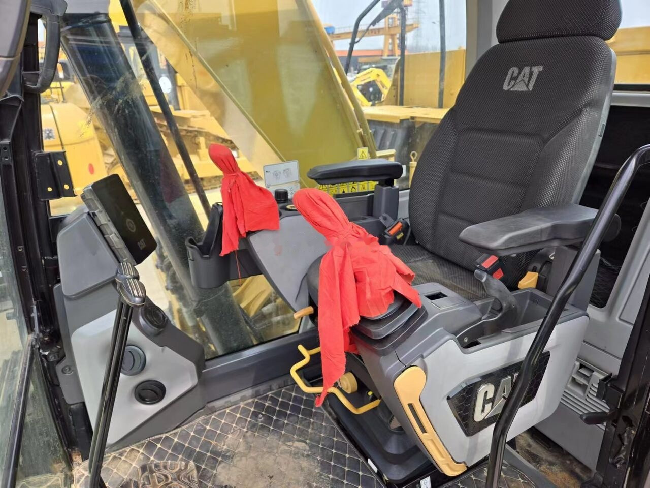 Caterpillar 320GC - Pásové rýpadlo: obrázek 5 Caterpillar 320GC - Pásové rýpadlo: obrázek 5