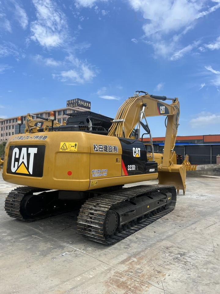 Pásové rýpadlo Caterpillar 323D2L: obrázek 11