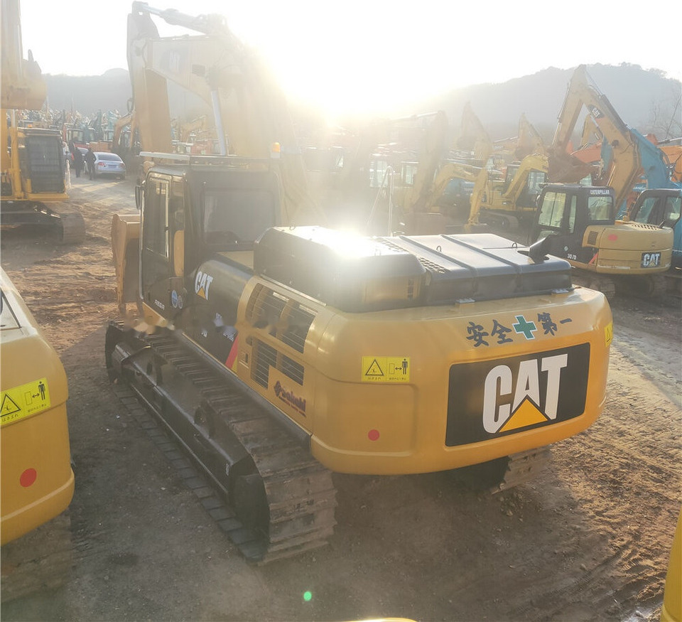 Caterpillar 340D2 - Pásové rýpadlo: obrázek 4 Caterpillar 340D2 - Pásové rýpadlo: obrázek 4