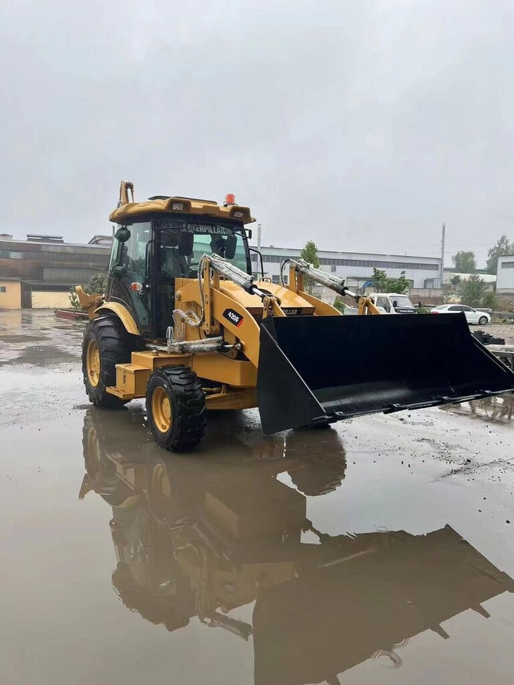 Rýpadlo-nakladač Caterpillar 420F: obrázek 6 Rýpadlo-nakladač Caterpillar 420F: obrázek 6