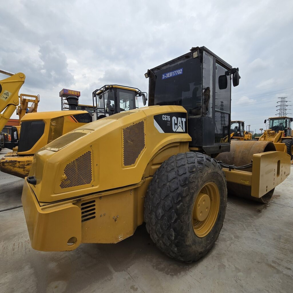 Caterpillar CS76 - Kompaktor: obrázek 1 Caterpillar CS76 - Kompaktor: obrázek 1