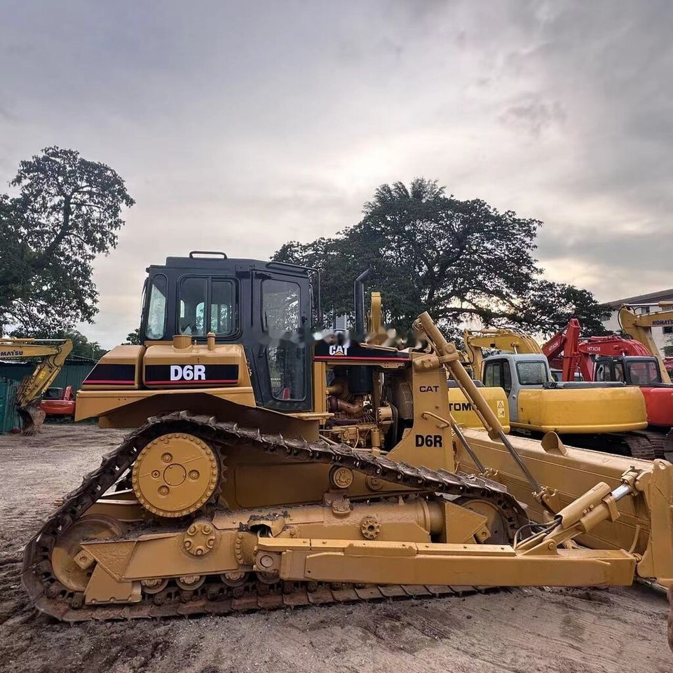 Caterpillar D 6 R - Buldozer: obrázek 2 Caterpillar D 6 R - Buldozer: obrázek 2