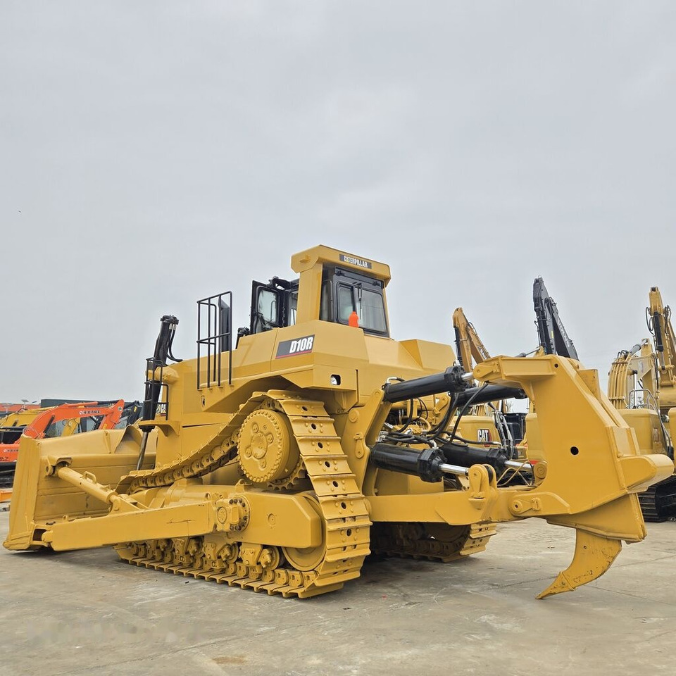 Caterpillar D10R - Buldozer: obrázek 1 Caterpillar D10R - Buldozer: obrázek 1