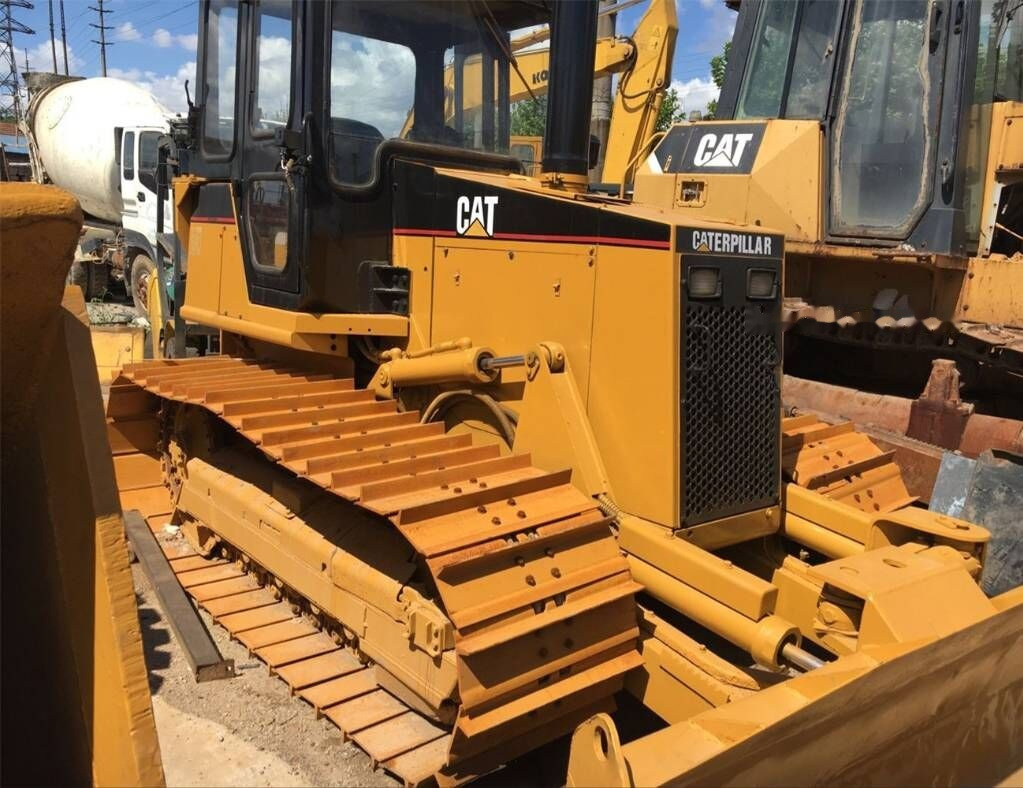 Caterpillar D4C - Buldozer: obrázek 2 Caterpillar D4C - Buldozer: obrázek 2