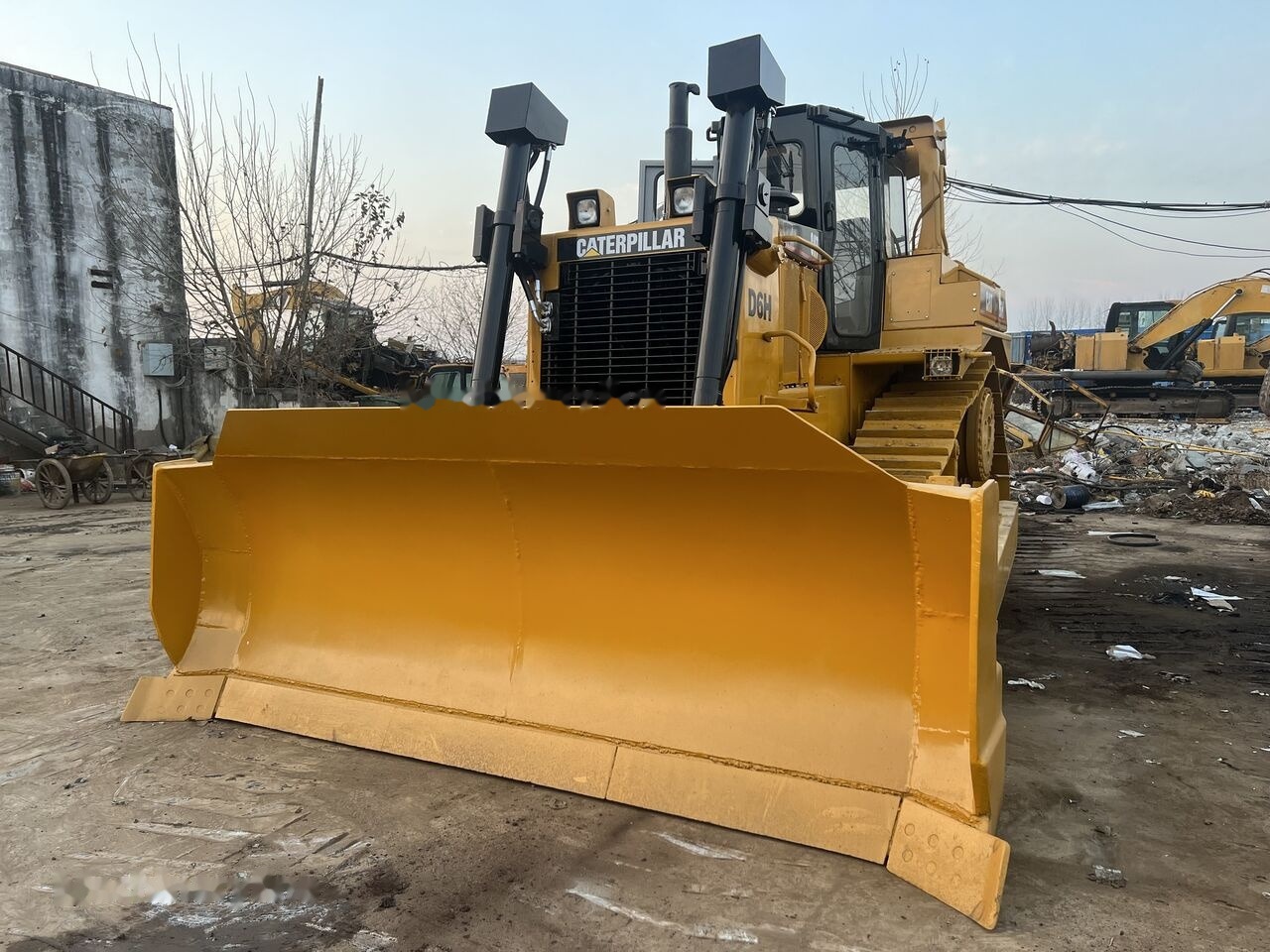 Caterpillar D6H - Buldozer: obrázek 1 Caterpillar D6H - Buldozer: obrázek 1