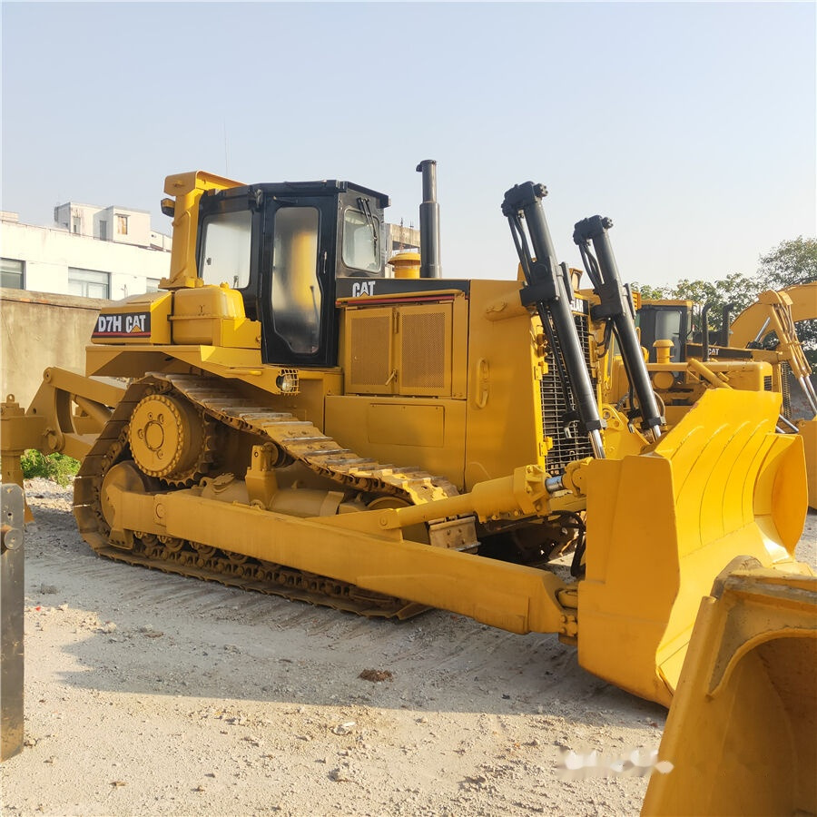 Caterpillar D7H - Buldozer: obrázek 1 Caterpillar D7H - Buldozer: obrázek 1