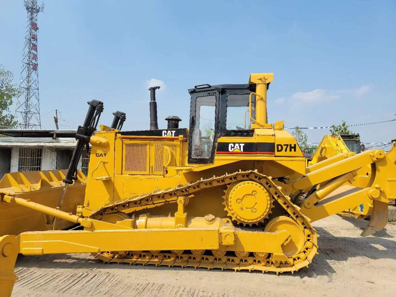 Caterpillar D7H - Buldozer: obrázek 1 Caterpillar D7H - Buldozer: obrázek 1