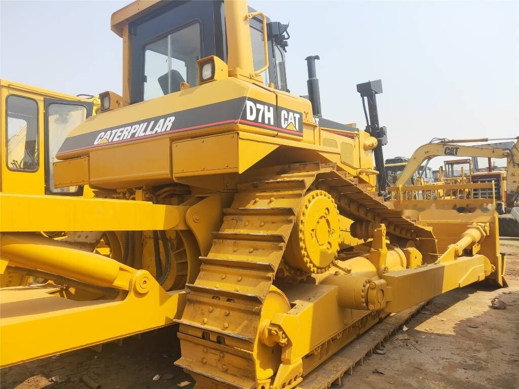 Caterpillar D7H - Buldozer: obrázek 2 Caterpillar D7H - Buldozer: obrázek 2