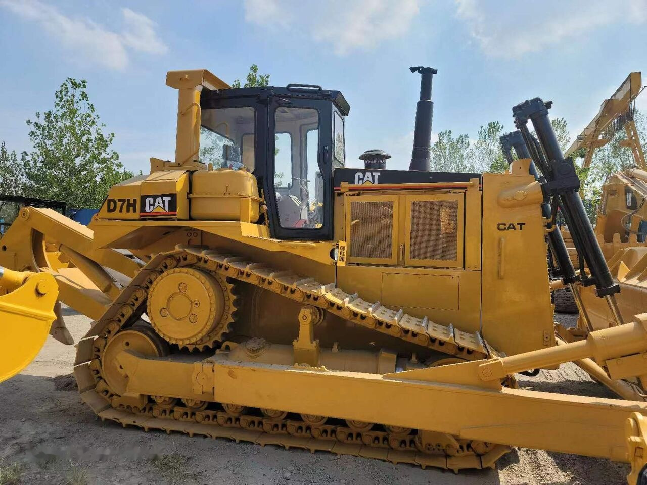 Caterpillar D7H - Buldozer: obrázek 3 Caterpillar D7H - Buldozer: obrázek 3