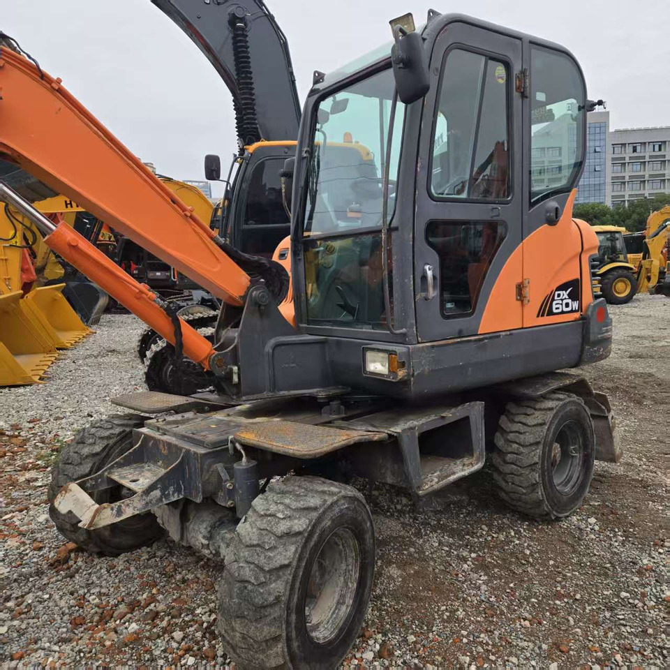 DOOSAN DX60W - Kolesové rýpadlo: obrázek 3 DOOSAN DX60W - Kolesové rýpadlo: obrázek 3
