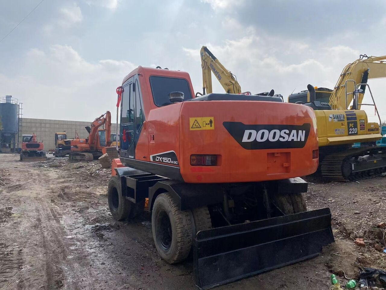 Kolesové rýpadlo Doosan DX150W: obrázek 6