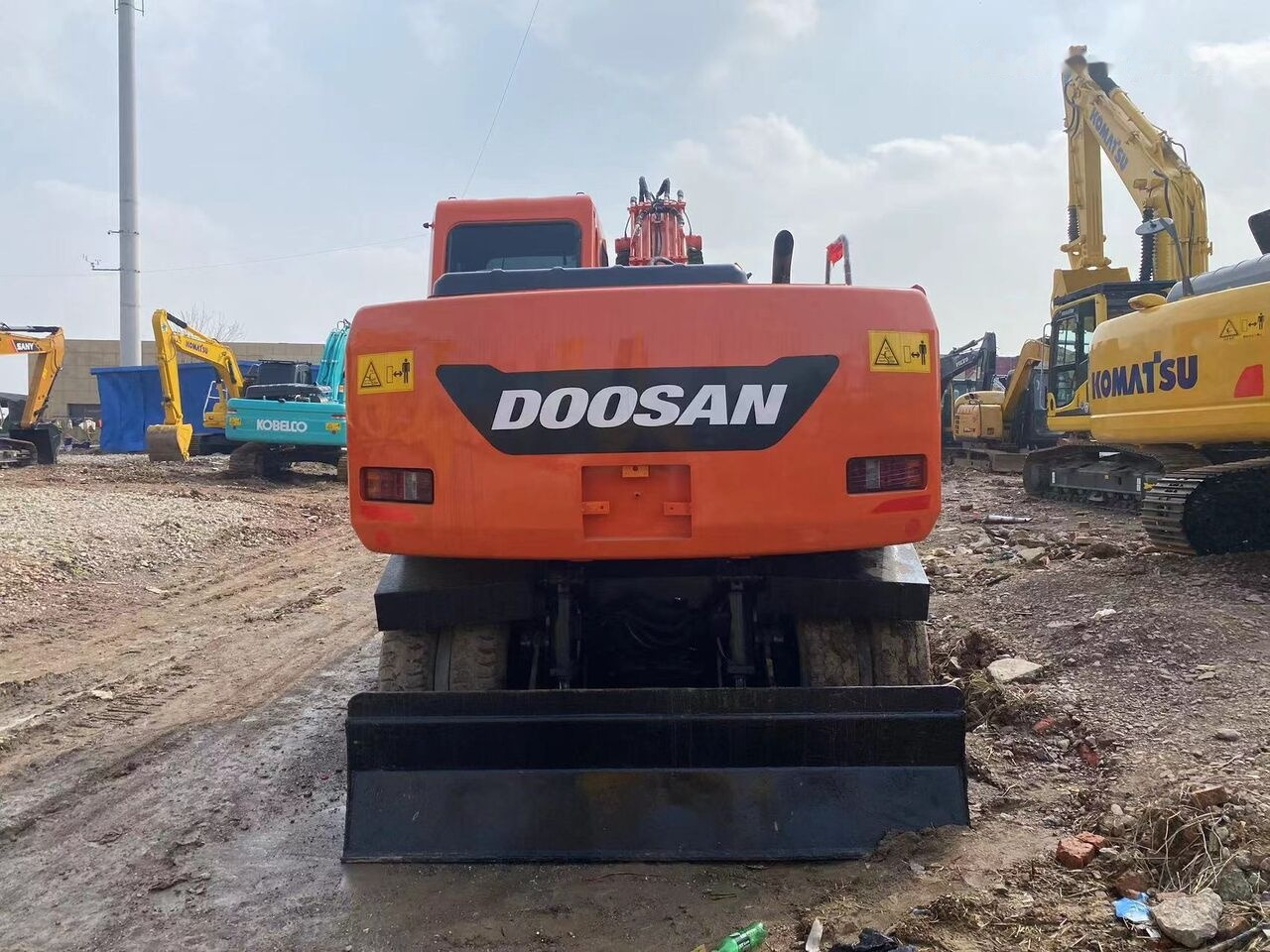 Doosan DX150W - Kolesové rýpadlo: obrázek 1 Doosan DX150W - Kolesové rýpadlo: obrázek 1