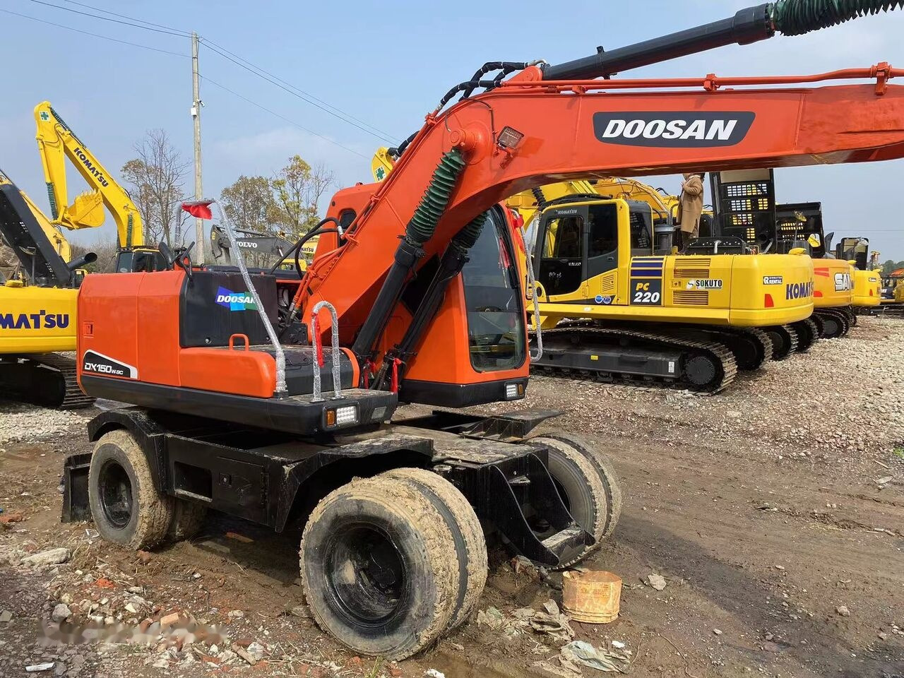 Kolesové rýpadlo Doosan DX150W: obrázek 13