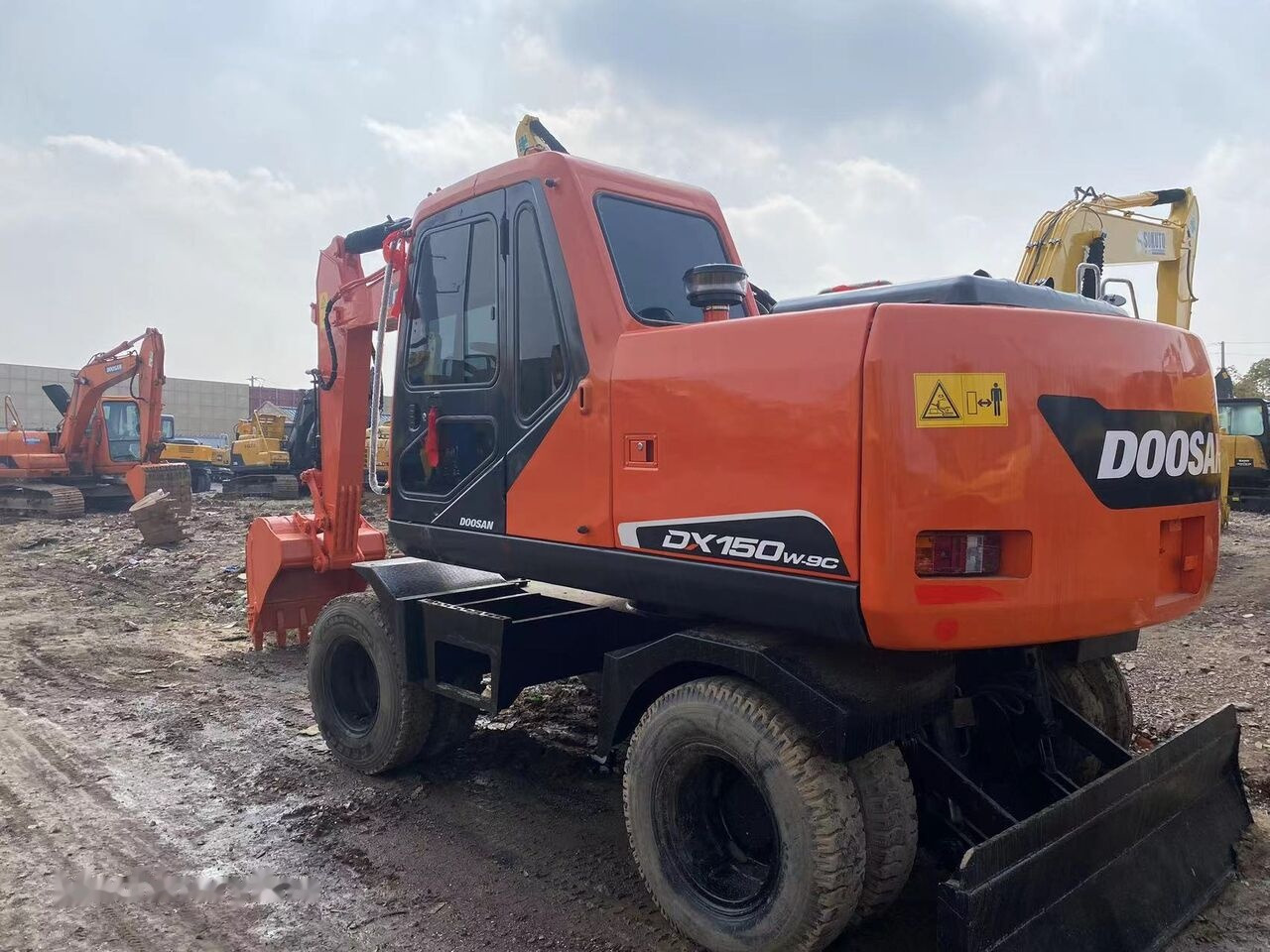 Doosan DX150W - Kolesové rýpadlo: obrázek 4 Doosan DX150W - Kolesové rýpadlo: obrázek 4