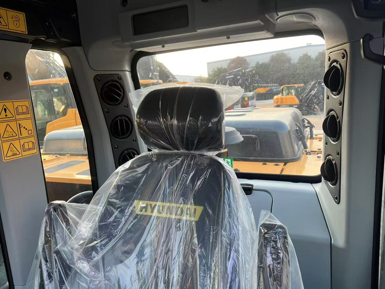 HYUNDAI HX220HD - Pásové rýpadlo: obrázek 3 HYUNDAI HX220HD - Pásové rýpadlo: obrázek 3