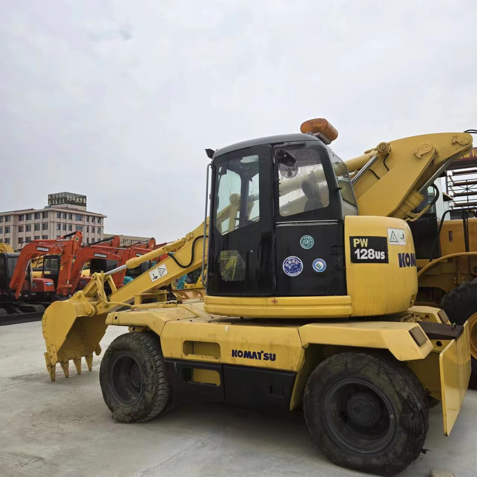 KOMATSU PC128US - Kolesové rýpadlo: obrázek 3 KOMATSU PC128US - Kolesové rýpadlo: obrázek 3