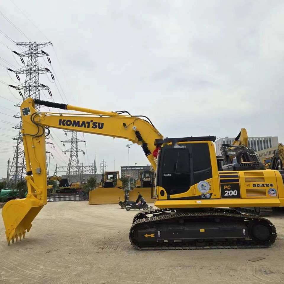 Komatsu PC200-8 - Pásové rýpadlo: obrázek 3 Komatsu PC200-8 - Pásové rýpadlo: obrázek 3