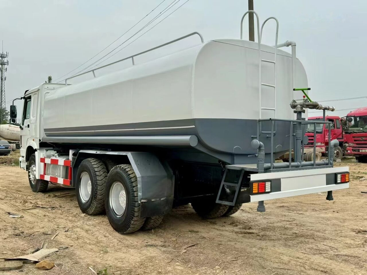 Sinotruk Howo 6*4 20cm³ - Komunální/ Speciální technika: obrázek 3 Sinotruk Howo 6*4 20cm³ - Komunální/ Speciální technika: obrázek 3