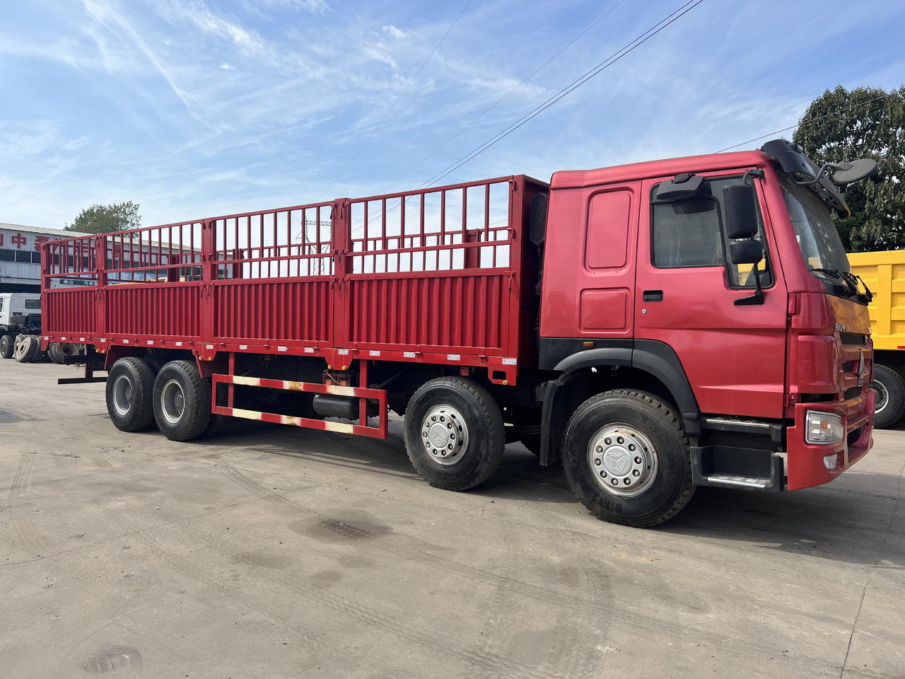 SINOTRUK HOWO 8*4 Fence Truck - Nákladní auto: obrázek 4 SINOTRUK HOWO 8*4 Fence Truck - Nákladní auto: obrázek 4