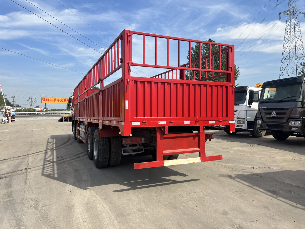 SINOTRUK HOWO 8*4 Fence Truck - Nákladní auto: obrázek 5 SINOTRUK HOWO 8*4 Fence Truck - Nákladní auto: obrázek 5