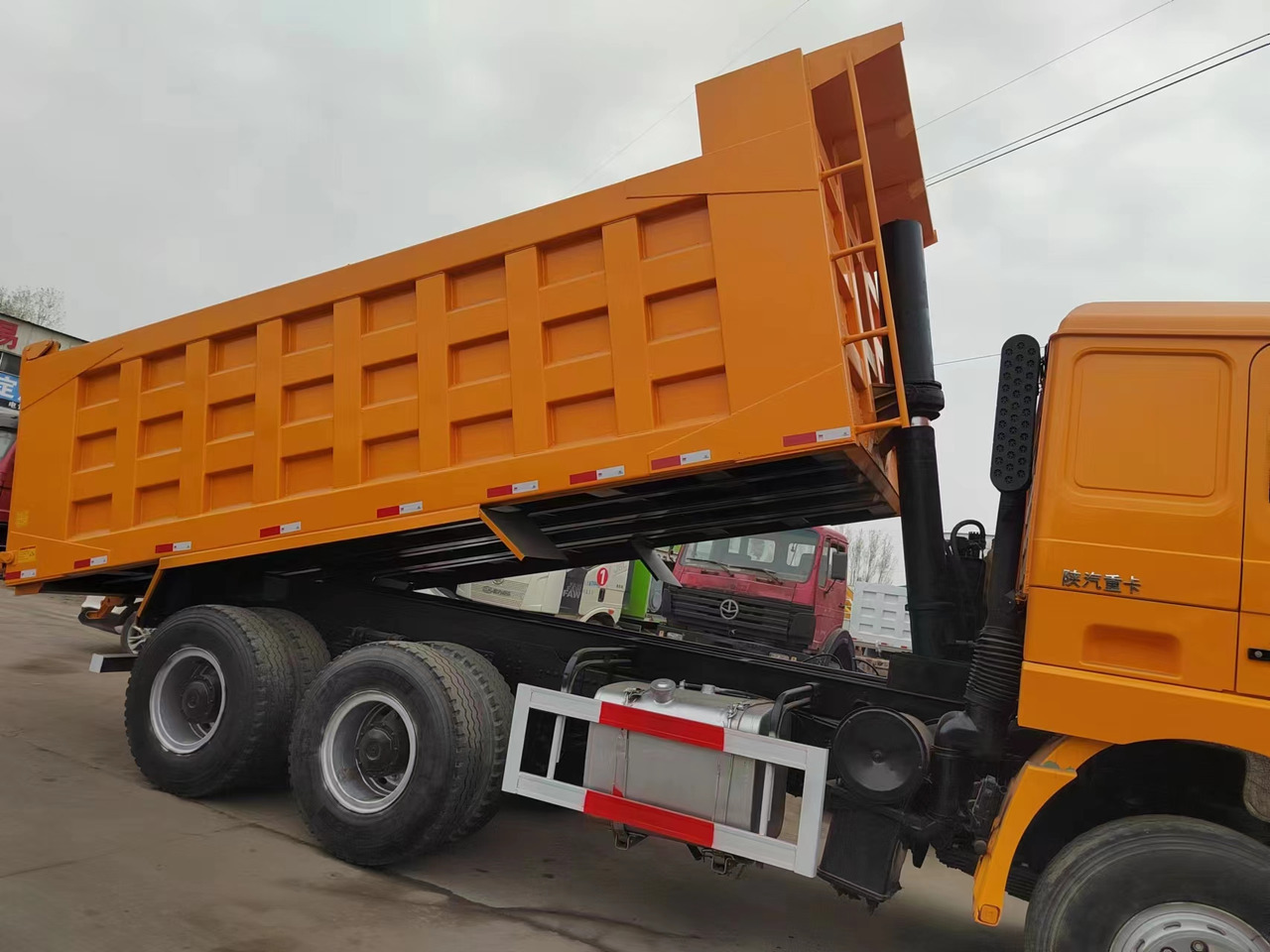 SHACMAN F3000 - Sklápěč: obrázek 5 SHACMAN F3000 - Sklápěč: obrázek 5