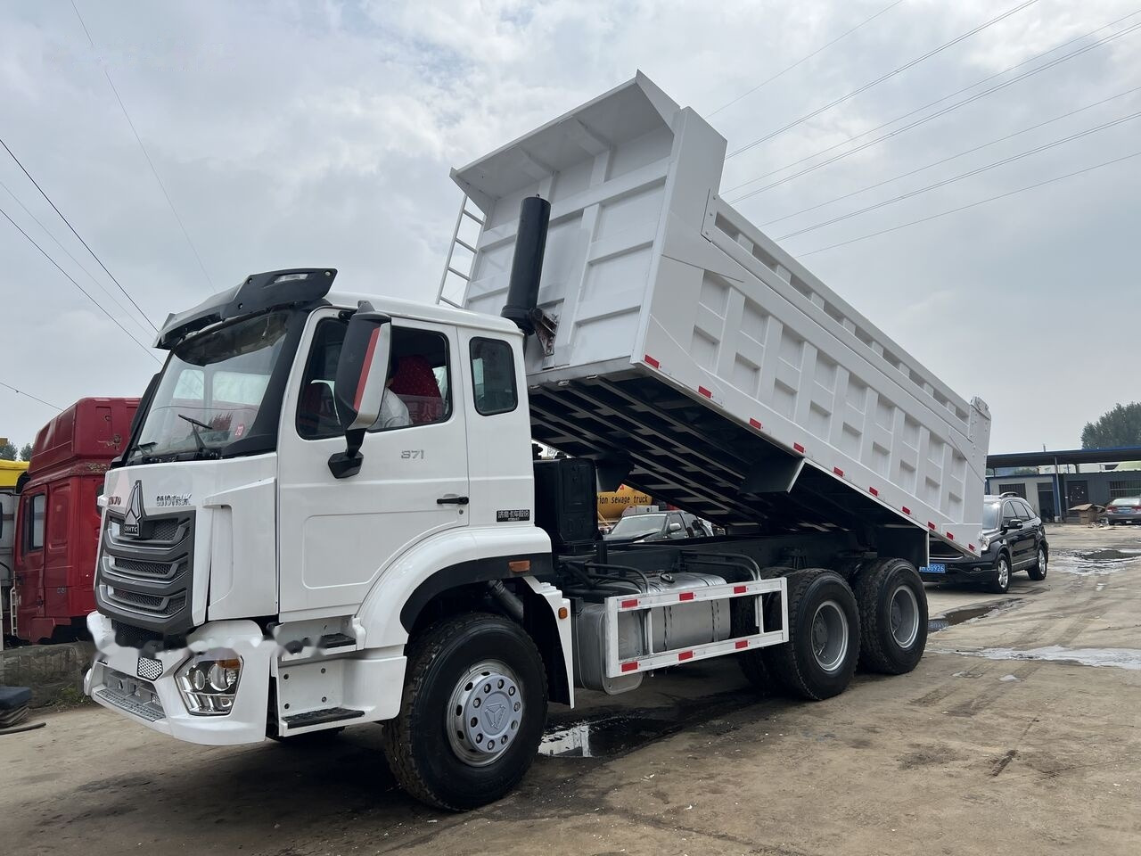 SINOTRUK HOHAN 6x4 - Sklápěč: obrázek 2 SINOTRUK HOHAN 6x4 - Sklápěč: obrázek 2