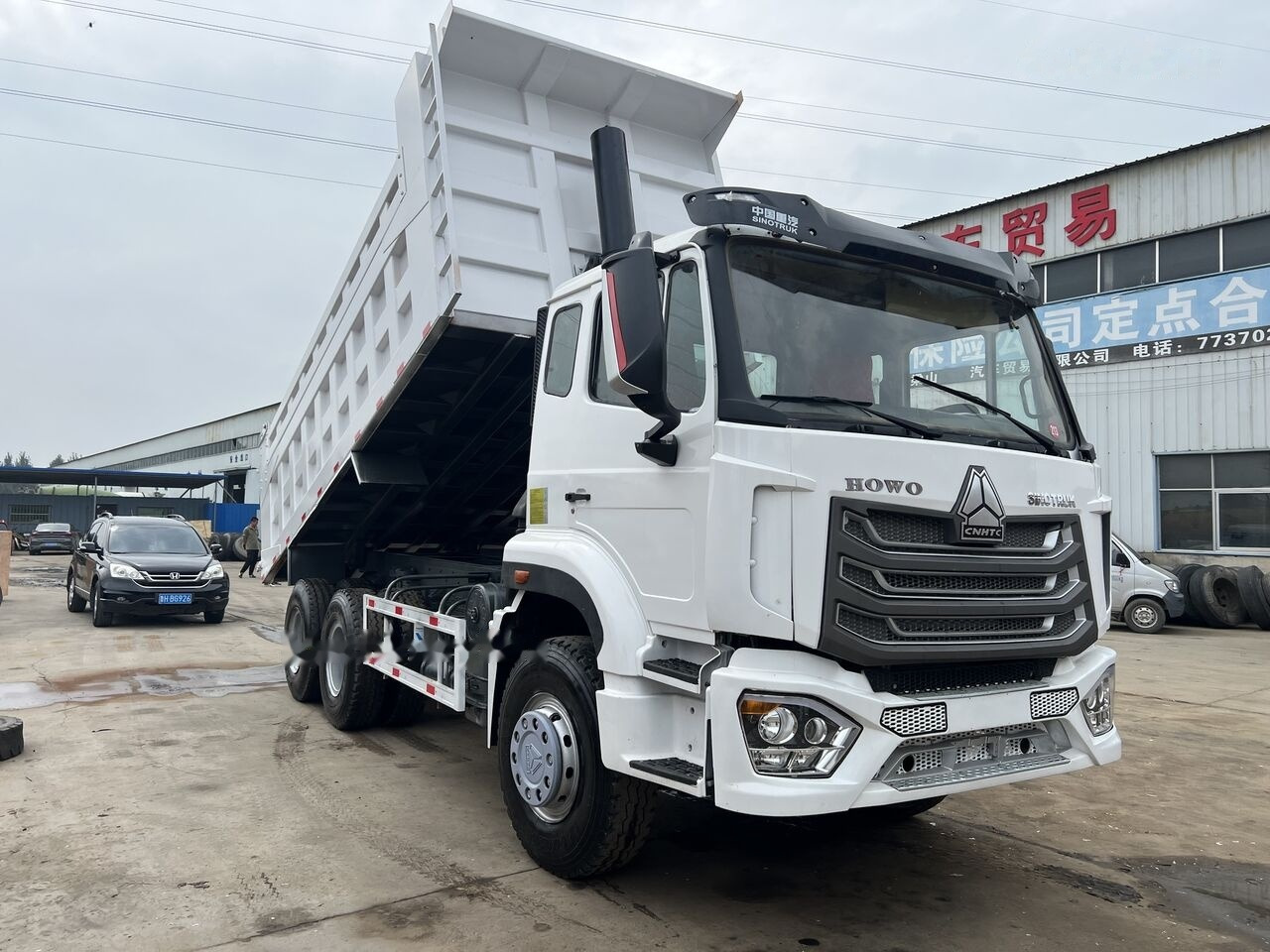 SINOTRUK HOHAN 6x4 - Sklápěč: obrázek 1 SINOTRUK HOHAN 6x4 - Sklápěč: obrázek 1