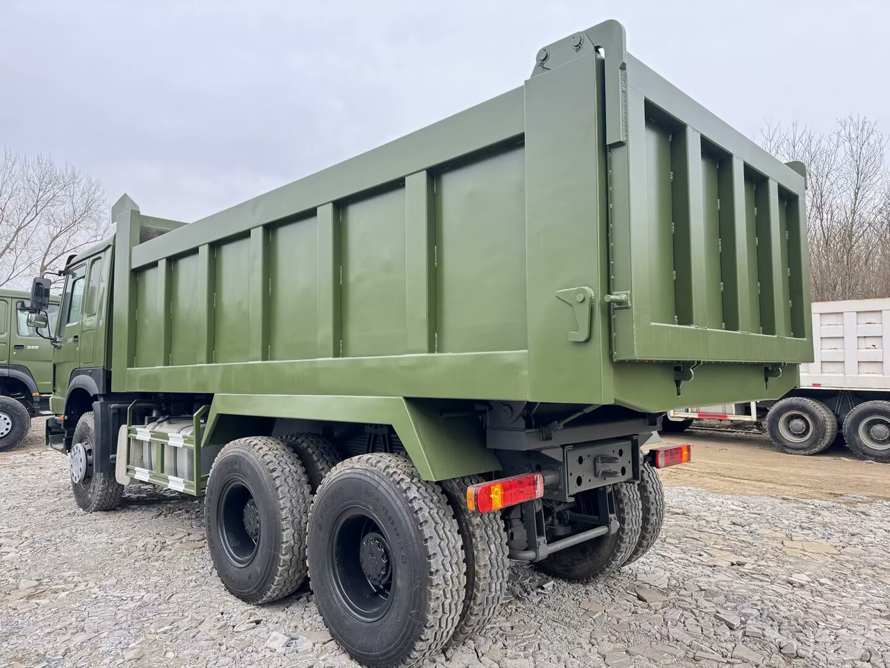 SINOTRUK HOWO 6x4 - Sklápěč: obrázek 2 SINOTRUK HOWO 6x4 - Sklápěč: obrázek 2