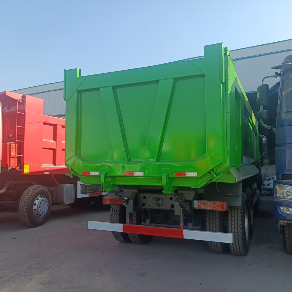 SINOTRUK HOWO 8x4 - Skříňový nákladní auto: obrázek 5 SINOTRUK HOWO 8x4 - Skříňový nákladní auto: obrázek 5