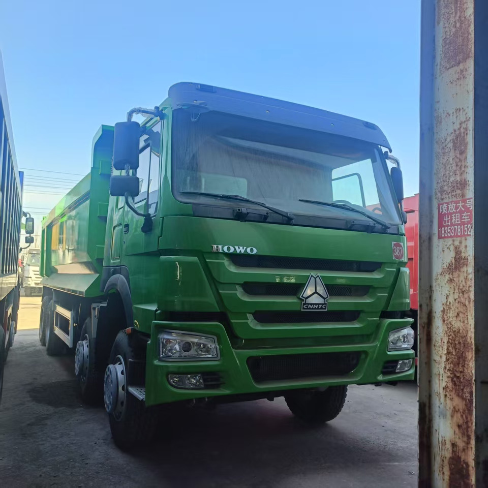 SINOTRUK HOWO 8x4 - Skříňový nákladní auto: obrázek 3 SINOTRUK HOWO 8x4 - Skříňový nákladní auto: obrázek 3