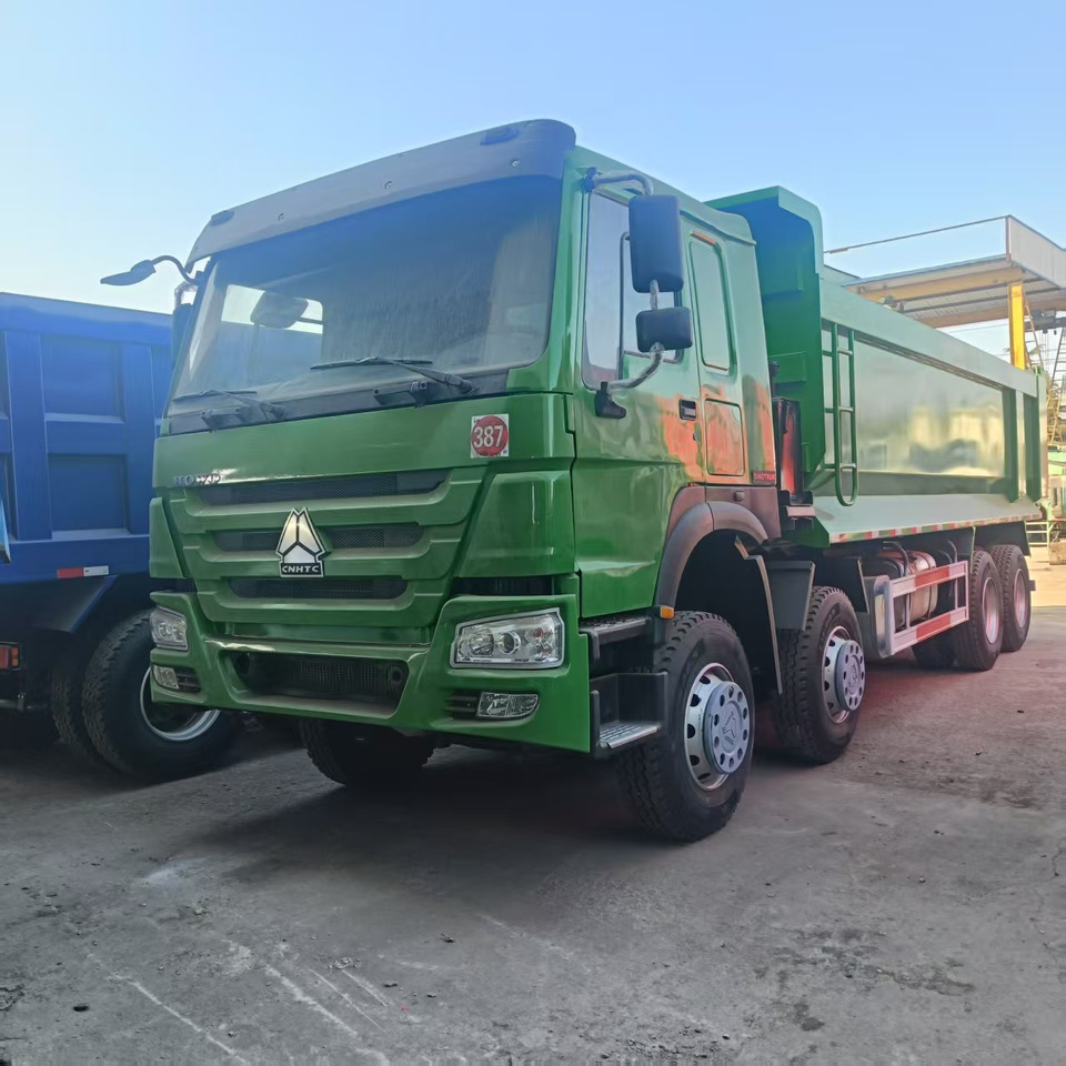 SINOTRUK HOWO 8x4 - Skříňový nákladní auto: obrázek 1 SINOTRUK HOWO 8x4 - Skříňový nákladní auto: obrázek 1