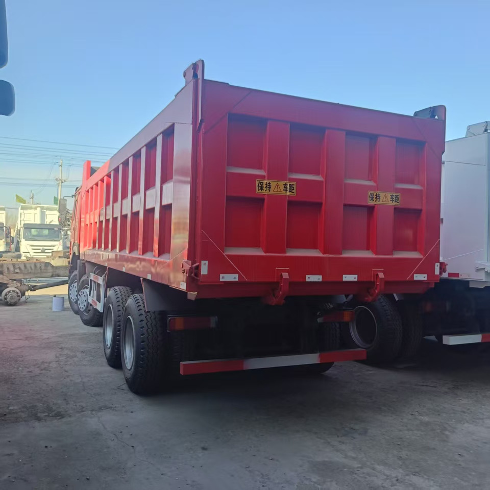 SINOTRUK HOWO 8x4 - Sklápěč: obrázek 4 SINOTRUK HOWO 8x4 - Sklápěč: obrázek 4